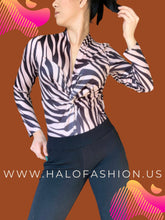 Load image into Gallery viewer, Leopard print V-neck long Sleeve Bodysuit
